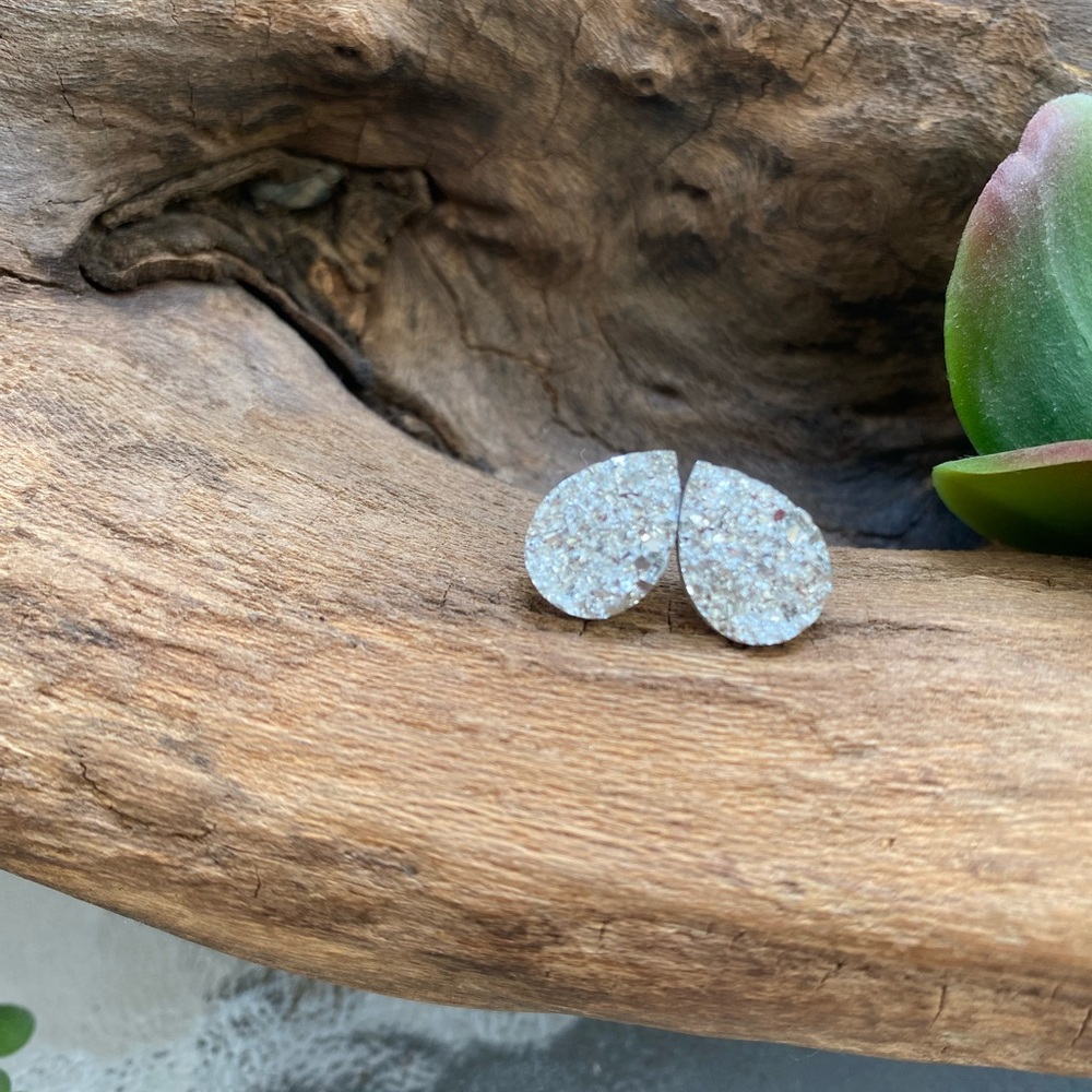 Silver Teardrop Druzy Earrings NWT